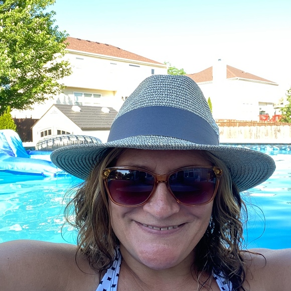 Meet your Posher, Julie - Picture 1 of 1